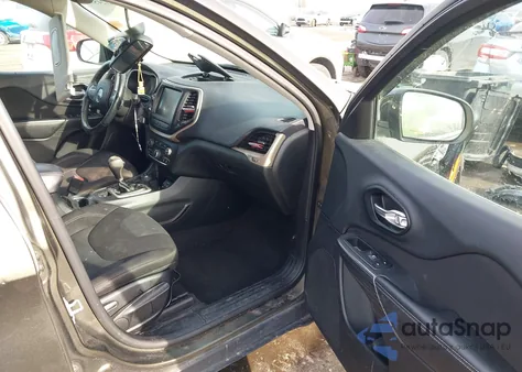 2015 Jeep Cherokee Latitude z USA, uszkodzony, nr VIN 1C4PJMCB4FW659768